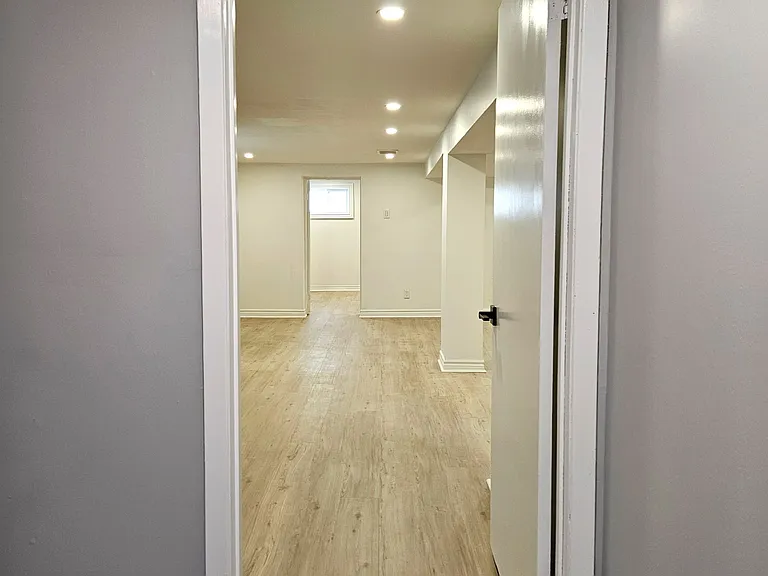 45 Mayall Ave #LOWER — Photo 6