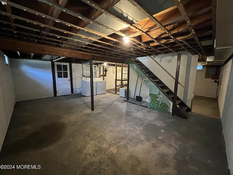 99 McLean St — Photo 24