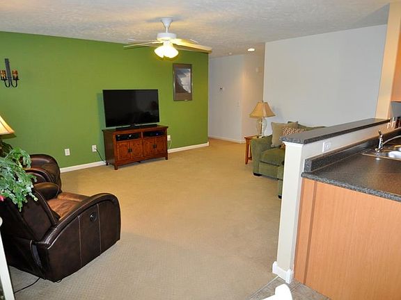 4th image of 32048 Cottonwood Crst