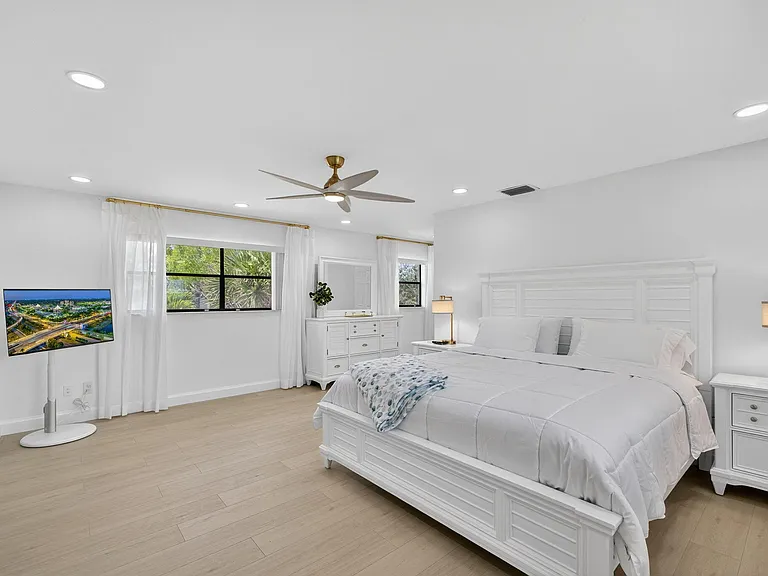 479 Prestwick Cir — Photo 44
