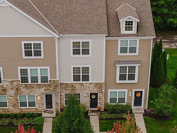 3rd image of 264 Autumn Ridge Cir