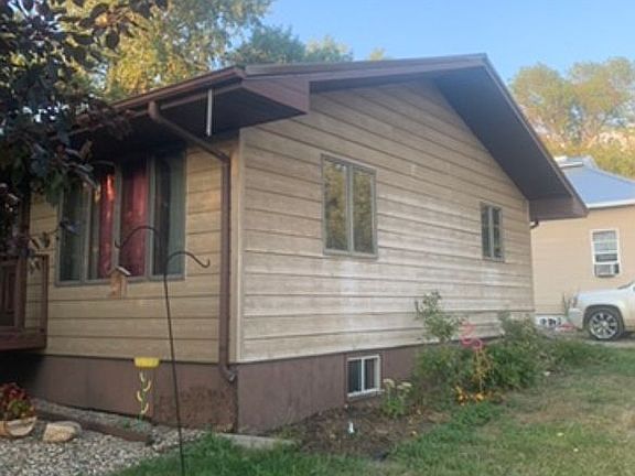 3rd image of 504 1st Ave NW