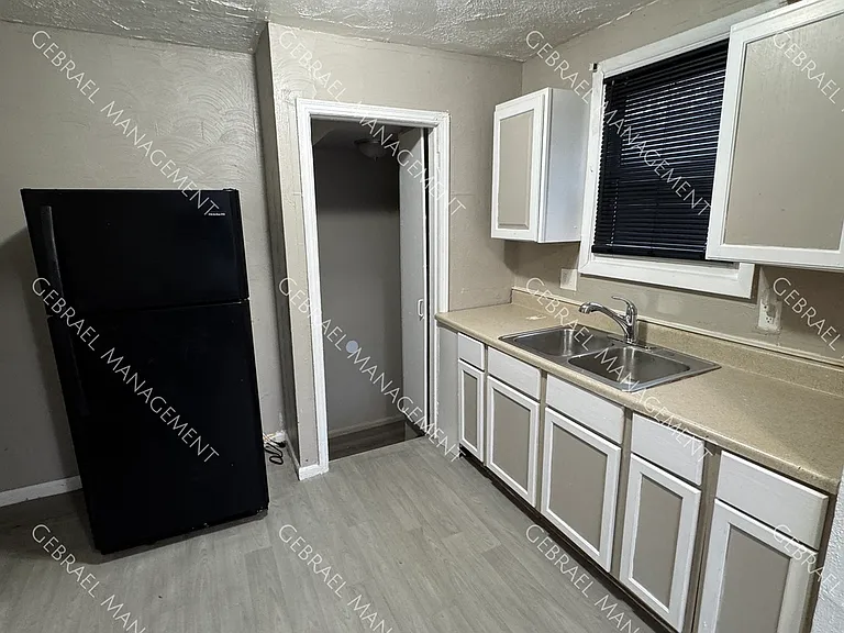 8606 Strathmoor St — Photo 2