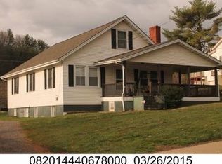 20 E Main St, Burnsville, NC 28714