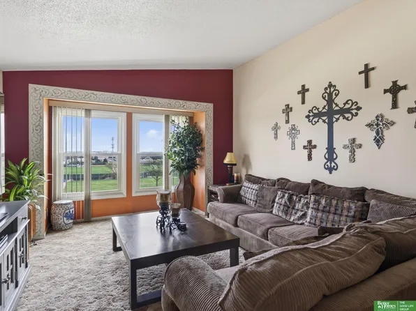 12727 W Dodge Rd APT 375B, Omaha, NE 68154