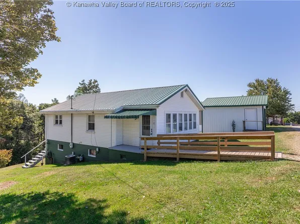 327 Kanawha View Rd, Red House, WV 25168