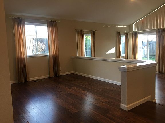 3rd image of 3560 Rollingside Dr