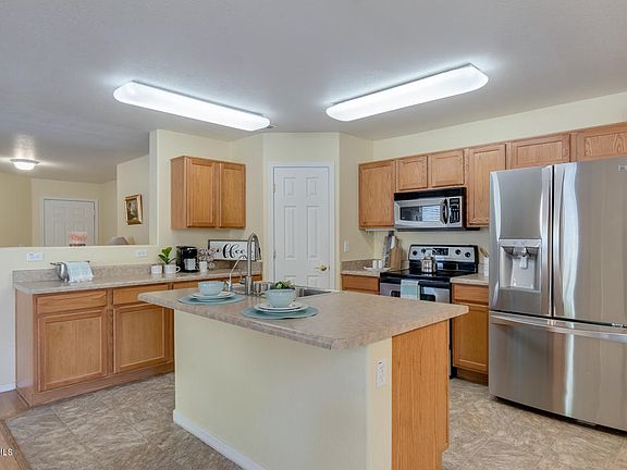 3rd image of 41372 N Vine Ave