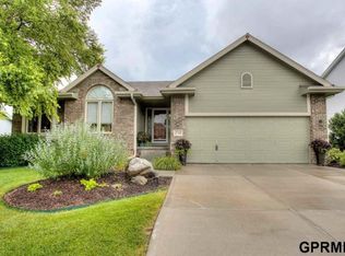 2715 Leigh Ln, Papillion, NE 68133