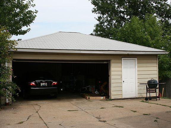 2nd image of 3222 Grantwood Dr