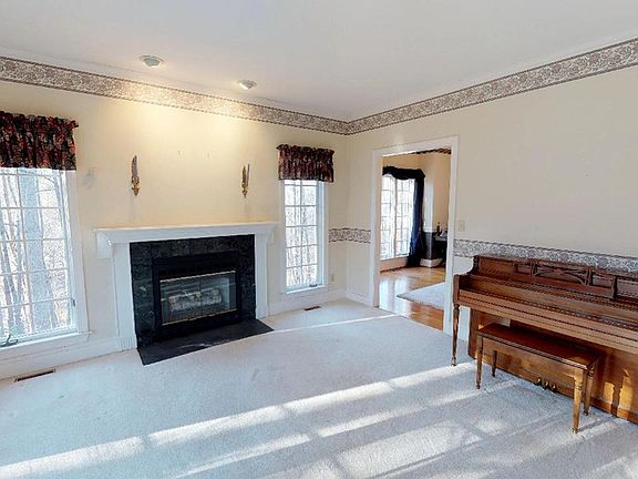 4th image of 80 Claybrook Ct