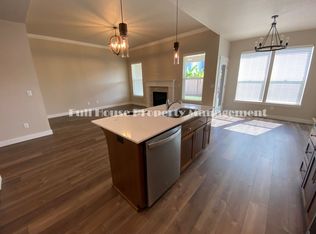 1031 S 46th St, Springfield, OR 97478