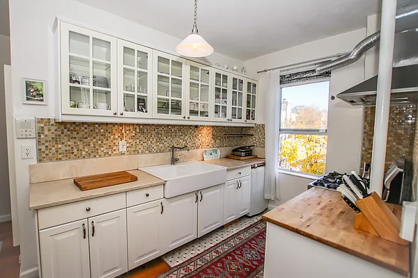 Sold by Remax City Square | media 8