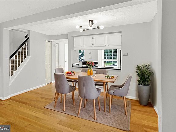3rd image of 44 Stillwood Cir