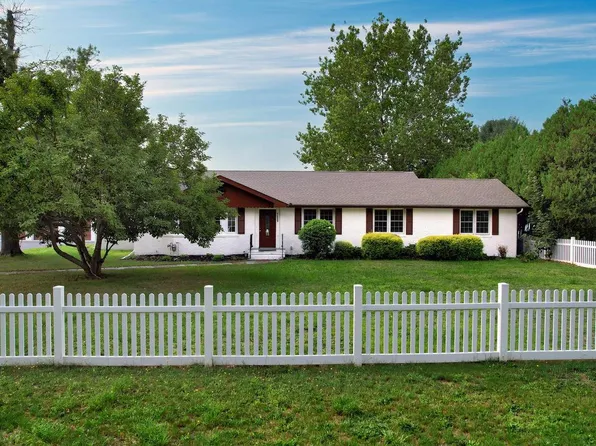 1659 E Walnut Rd, Vineland, NJ 08361