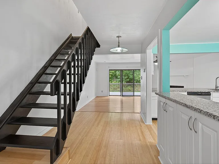 119 Inland View Dr — Photo 2