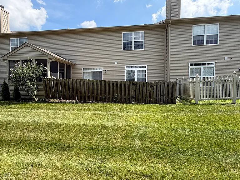 2424 Boyer Ln — Photo 8