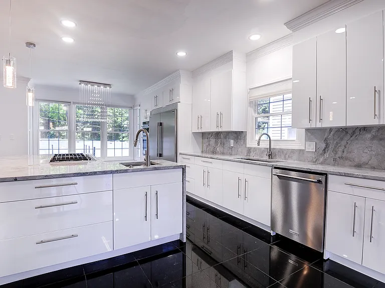 1628 Great Falls St — Photo 11