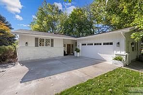 3rd image of 3104 Sequoia Ln