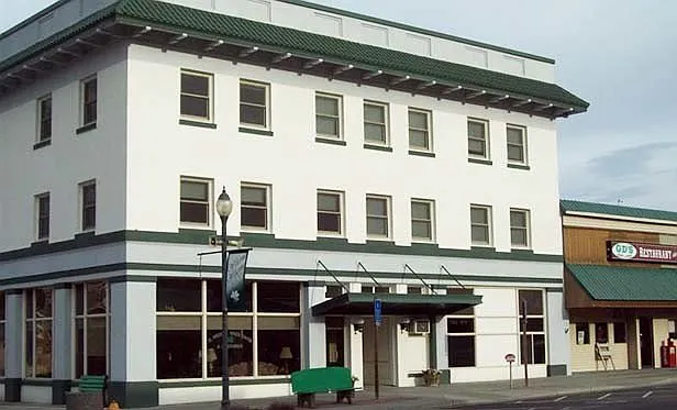 190 N Main St — Photo 3