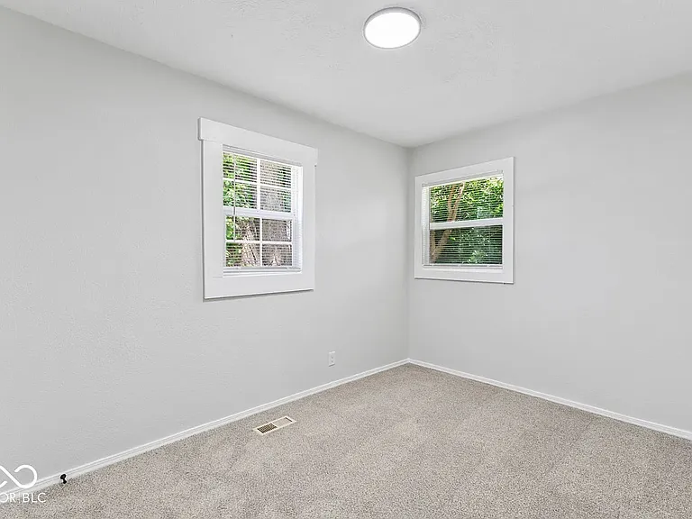 2257 N Tibbs Ave — Photo 10