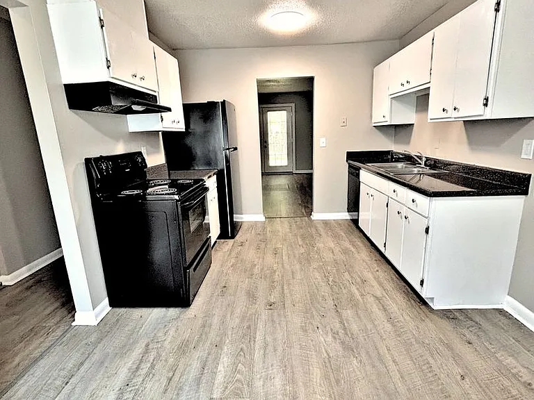 Avalon Cove Townhomes — Photo 17