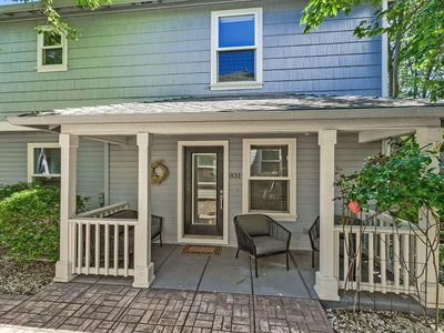 831 Blackberry Ln, Ashland, OR, 97520