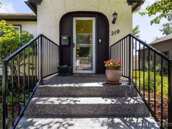 210 SE 4th Street, College Place, WA 99324