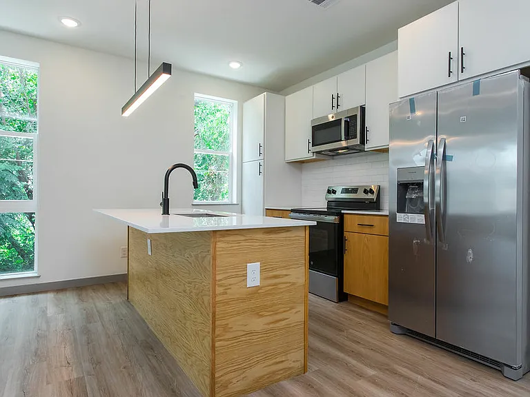 4001 Roseland Ave — Photo 15