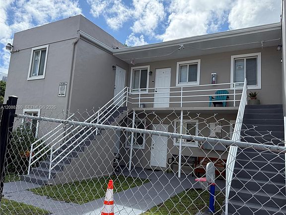 2nd image of 172 NW 12th St APT 1