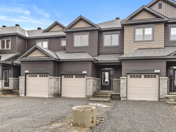 1076 Kijik Cres #1, Ottawa, ON K1X 0H1