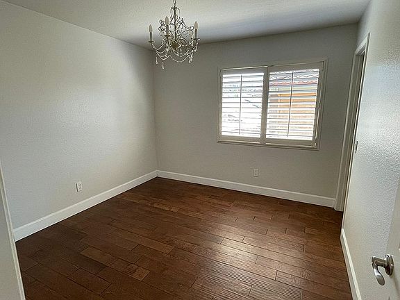3rd image of 458 Parkside Ct