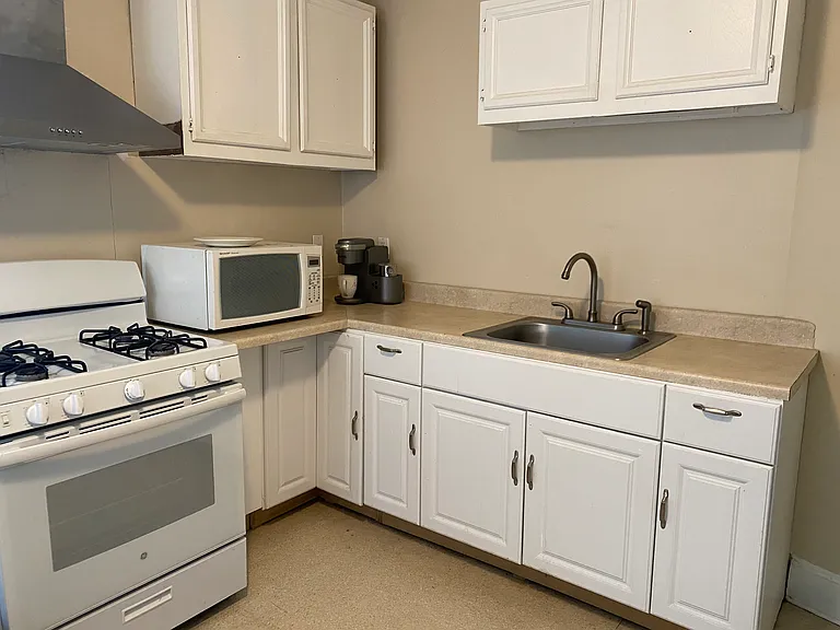 23 Locust St #2 — Photo 4