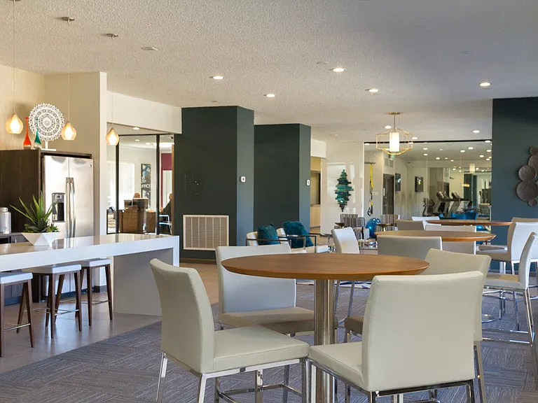 Monaco Lakes Apt — Photo 5