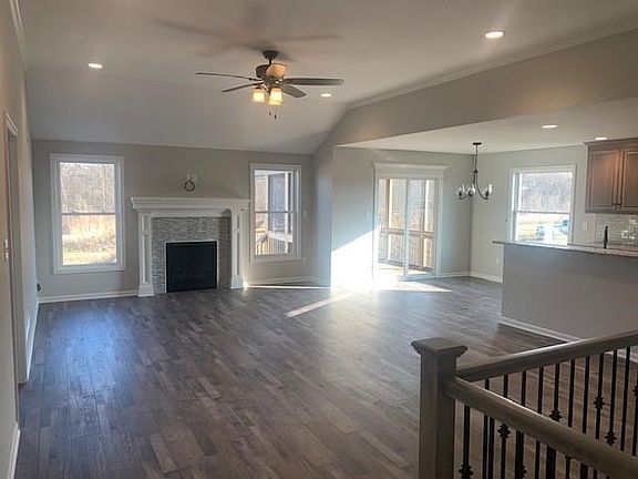 4th image of 1809 N Crane Ln