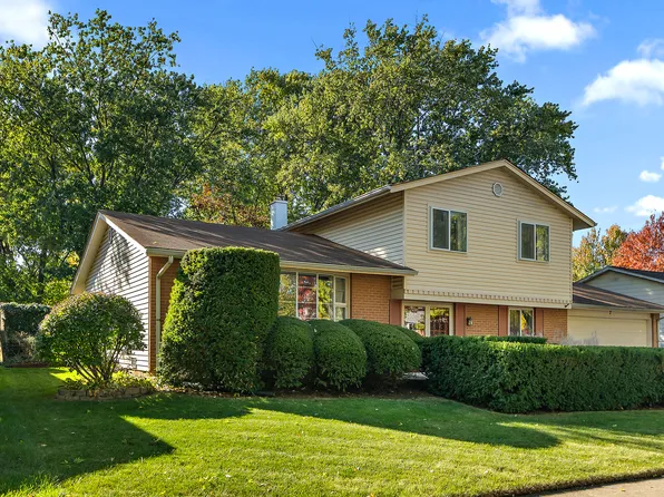 2 Vermont Cir, Bolingbrook, IL 60440