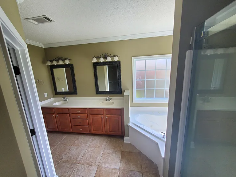 109 Norfolk Cir — Photo 9