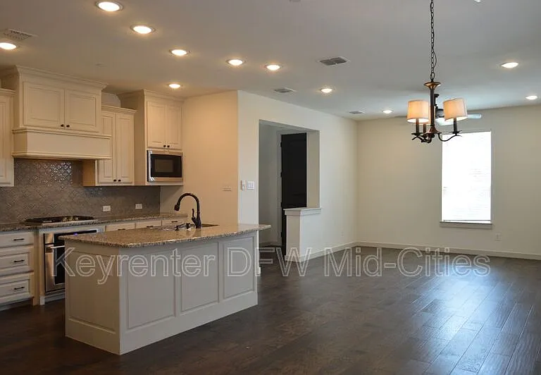 622 Cobblestone Ln — Photo 3