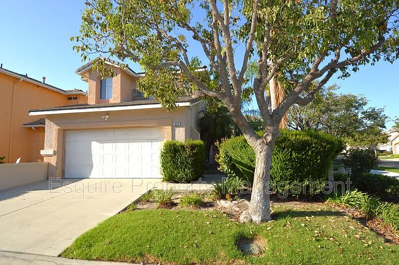 3 bed, 2.0 bath, 1400 sqft, $3,595 — Photo 2