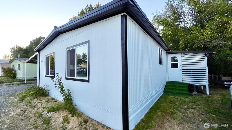 5th image of 4015 Eliza Avenue #31