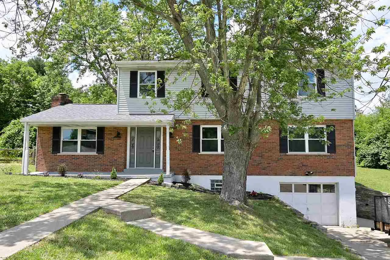 Elizabeth Dr photo 1