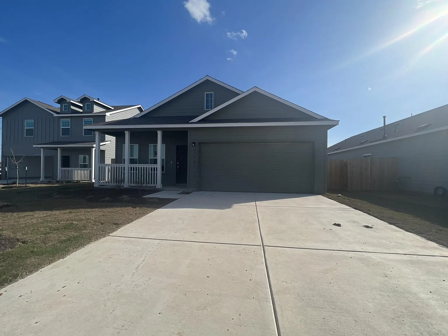 3 bed, 2.0 bath, 1217 sqft, $2,105 — Photo 1
