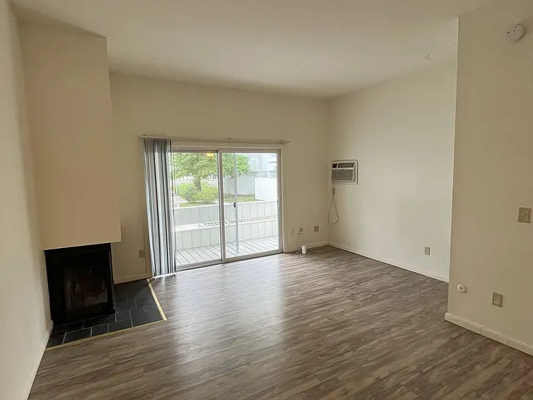 University Park Apartments near Cornell University — Photo 348