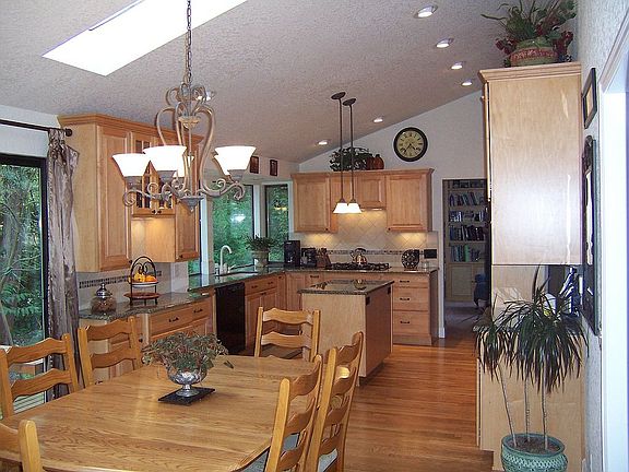 2nd image of 19539 NE 181st St