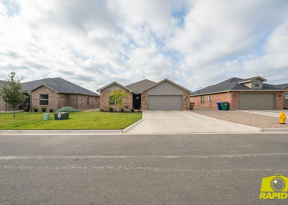 1st image of 3133 Cedarhill Dr