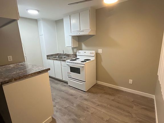 5th image of 298 Eddie Dr #11