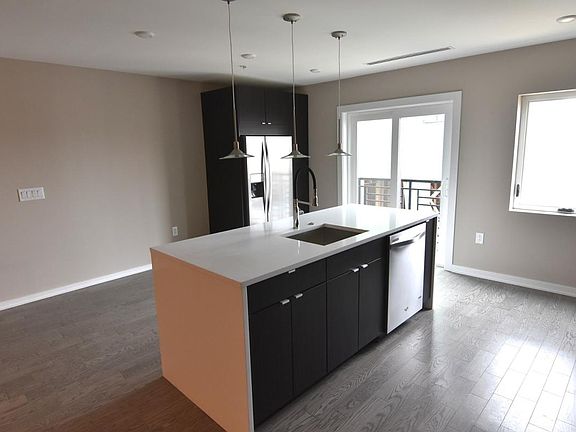 2nd image of 958 Shackamaxon St #2R