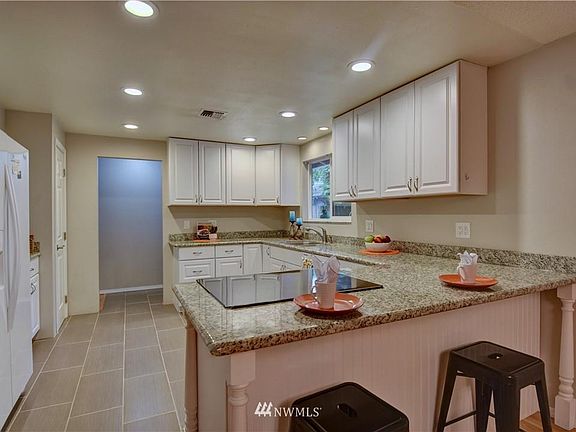 5th image of 3848 Clearfield Ct SE