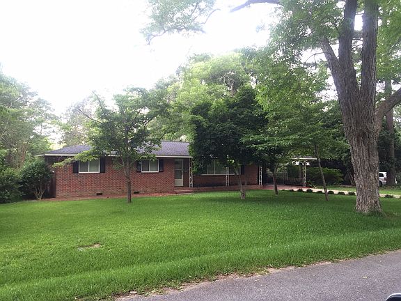Street view of front yard