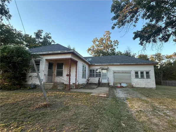 820 Tank Ave, Neodesha, KS 66757